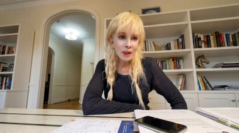 Nacha Guevara en un video expresando su opinión sobre la Ley de Glaciares