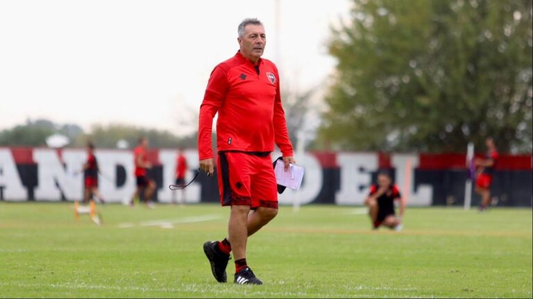 Plantel de Newell's Old Boys durante un entrenamiento en el predio de Bella Vista, Rosario.