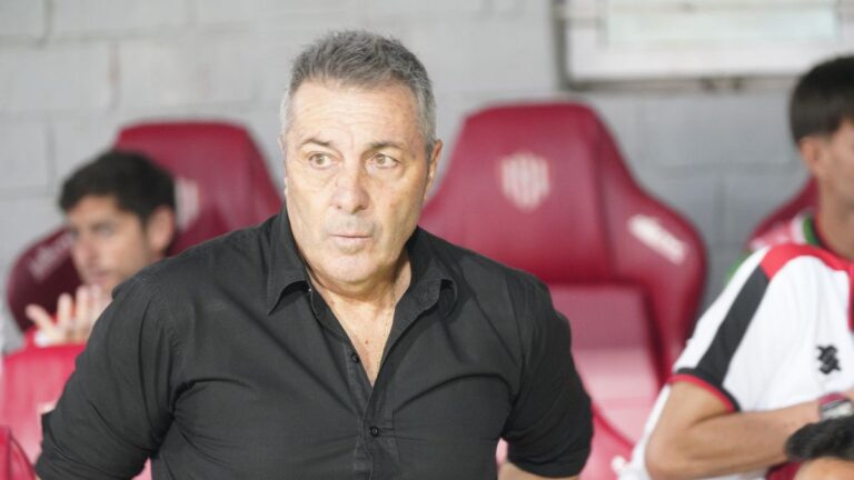 Jugadores de Newell's Old Boys en entrenamiento previo al partido contra Instituto