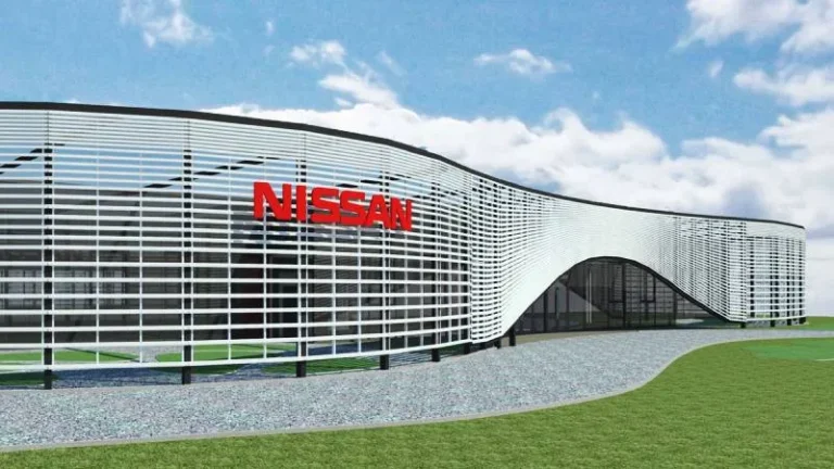 Logo de Nissan en un concesionario de Argentina