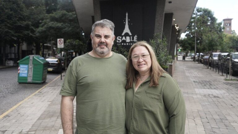 Matías Aguirre y Margarita Silva, dueños de la franquicia Sablé Paris en Jujuy y Corrientes, Rosario.