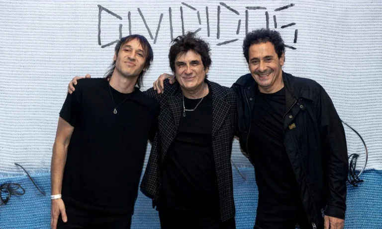 Cartel o imagen promocional del documental "Sonidos, barro y piel" sobre la banda Divididos.