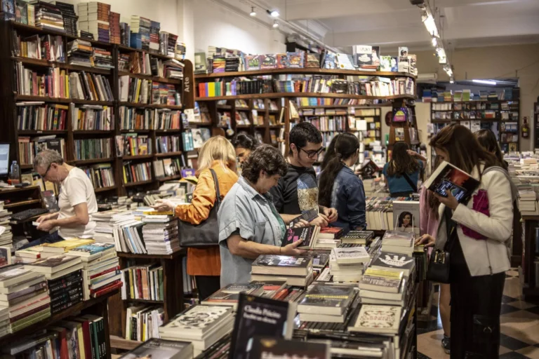 Fachada de Librería Homo Sapiens en Rosario durante La Noche de las Librerías