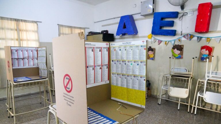Legislatura de Santa Fe durante debate sobre reforma electoral