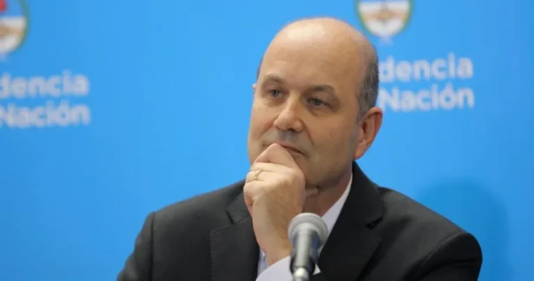 Federico Sturzenegger en conferencia de prensa