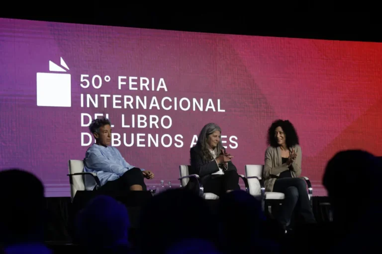 Escritoras Gabriela Cabezón Cámara, Selva Almada y Leila Guerriero en la 50ª Feria del Libro de Buenos Aires