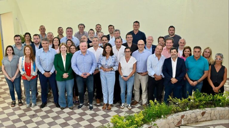 Dirigentes de Unidos para Cambiar Santa Fe en reunión política