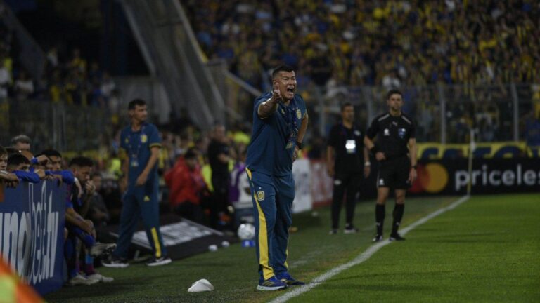 Jugadores de Rosario Central en el Gigante de Arroyito previo a un partido