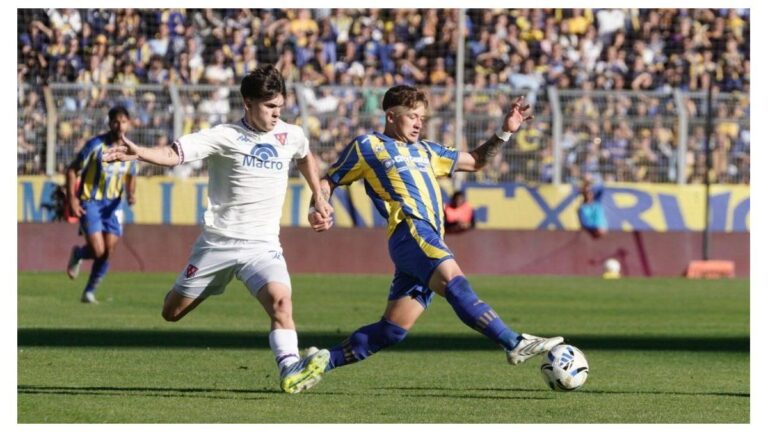 Vista del campo de juego del Estadio Gigante de Arroyito durante el partido entre Rosario Central y Tigre