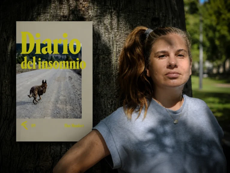 Flor Monfort presentando su libro Diario del insomnio en Rosario