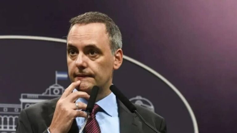 Manuel Adorni en conferencia de prensa