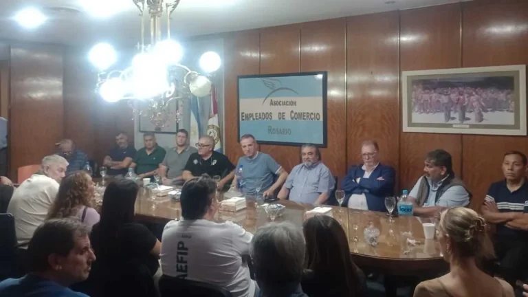 Jorge Sola durante su visita a Rosario, reunido con dirigentes gremiales de la CGT regional