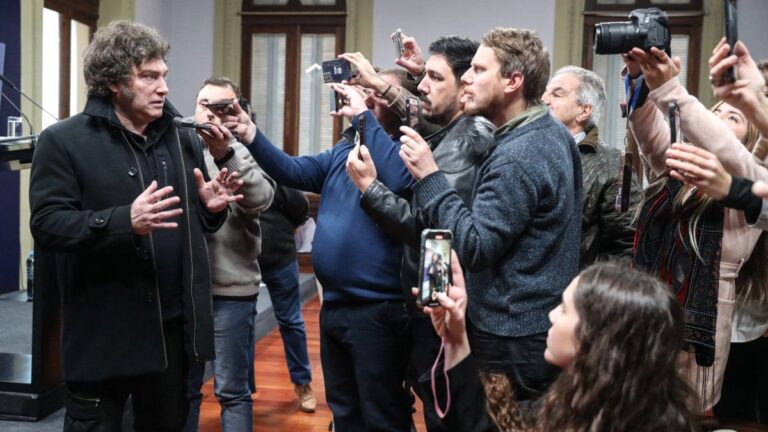 Javier Milei en Casa Rosada junto a su gabinete