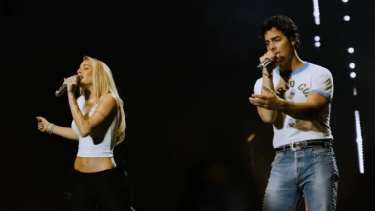 Tini Stoessel y los Jonas Brothers en el escenario del Movistar Arena