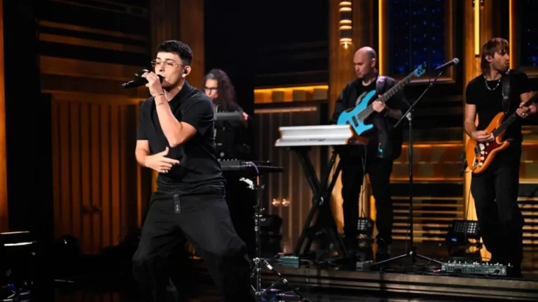 Trueno en el escenario de The Tonight Show Starring Jimmy Fallon